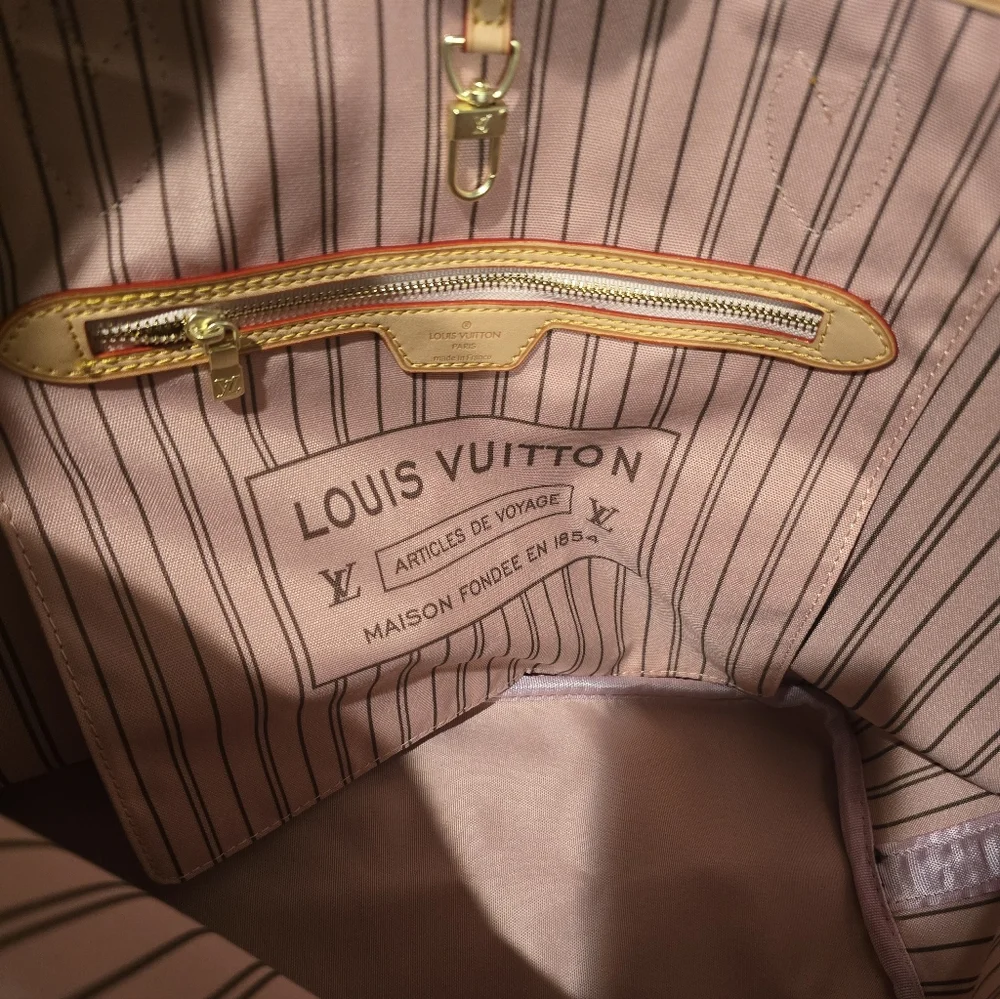 Fashion Inspired - Picture 2 of 2